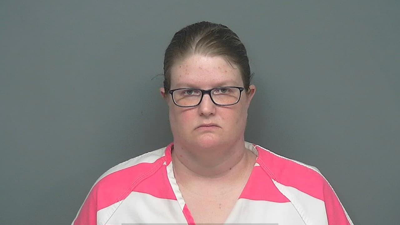 Rhiannon Petty, de 41 años, fue arrestada por las autoridades del condado Montgomery.