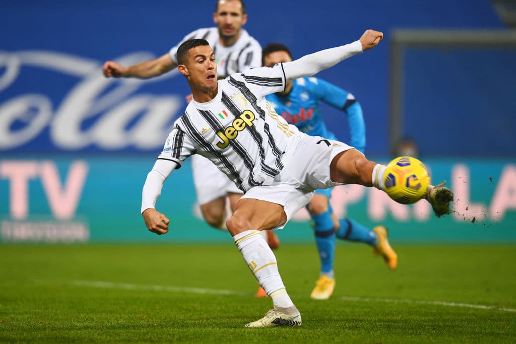 La Juventus derrota al Napoli en un emocionante partido. Cristiano Ronaldo fue el encargado de darle la ventaja a su equipo, sin embargo, en el último minuto del encuentro, Alvaro Morata fue el encargado de poner la cereza en el pastel y así la Vecchia Signora se lleva la Supercopa de Italia.