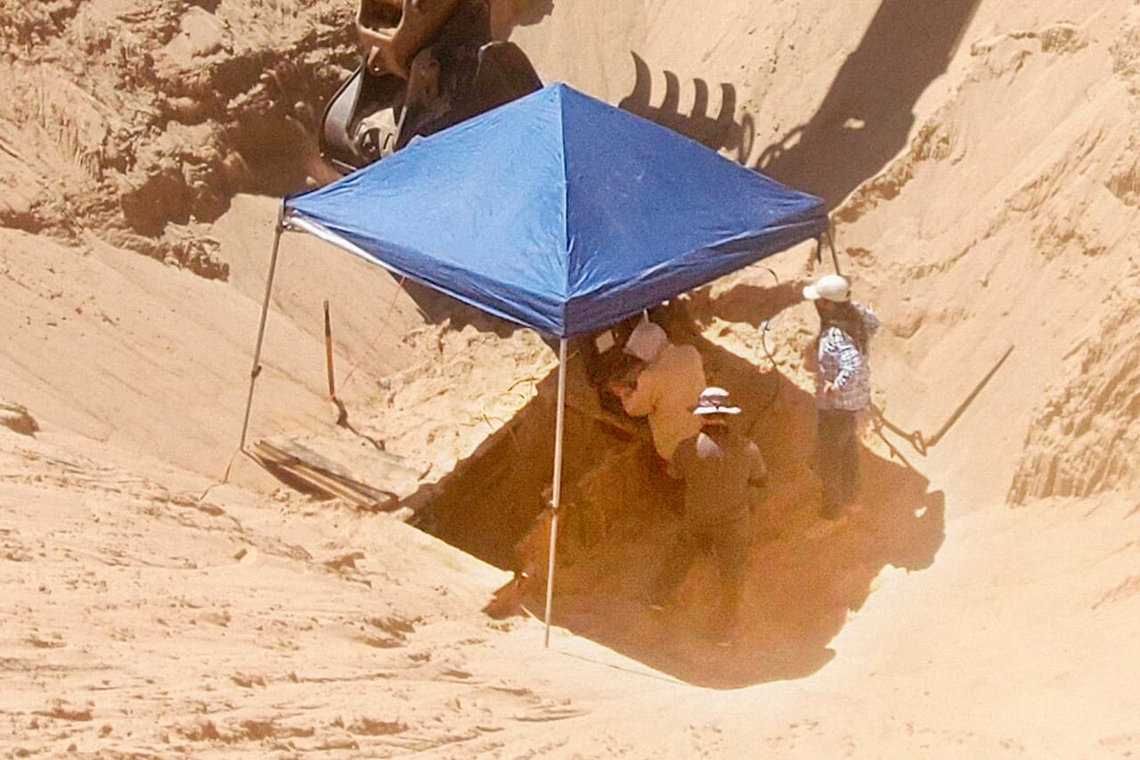 Asei fue parte de la excavación en el desierto de los expertos del Departamento de Investigaciones de HSI.
<b>“Este parece ser el túnel más sofisticado en la historia de Estados Unidos y es seguramente el más sofisticado que he visto en mi carrera"</b>, apuntó Carl E. Landrum, jefe interino de la Patrulla Fronteriza en el sector de Yuma.
<br>