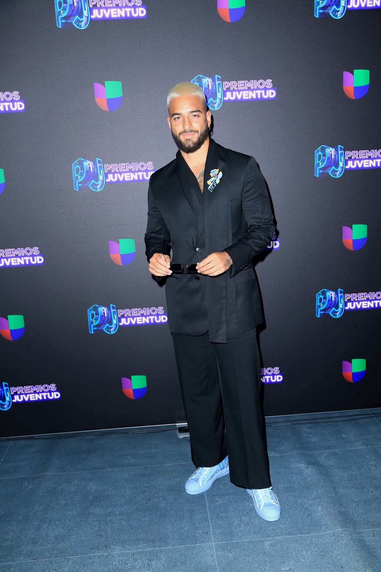 Aunque el estilo del cantante colombiano se ha modificado año tras año, siempre ha logrado lucir diferente a los demás, y con una original propuesta. En la alfombra de Premios Juventud ha demostrado tener un exquisito gusto cuando de etiqueta se trata, tal como lo muestra en esta imagen.