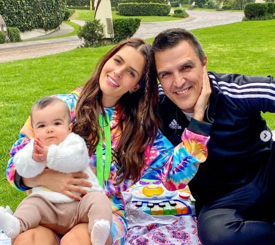 Claudia Álvarez y Billy Rovzar se casaron en el año 2016. Cuando lo hicieron, él ya era papá de Alexandra y Max Rovzar, que procreó con su exesposa Fernanda Gamboa. 
<br>