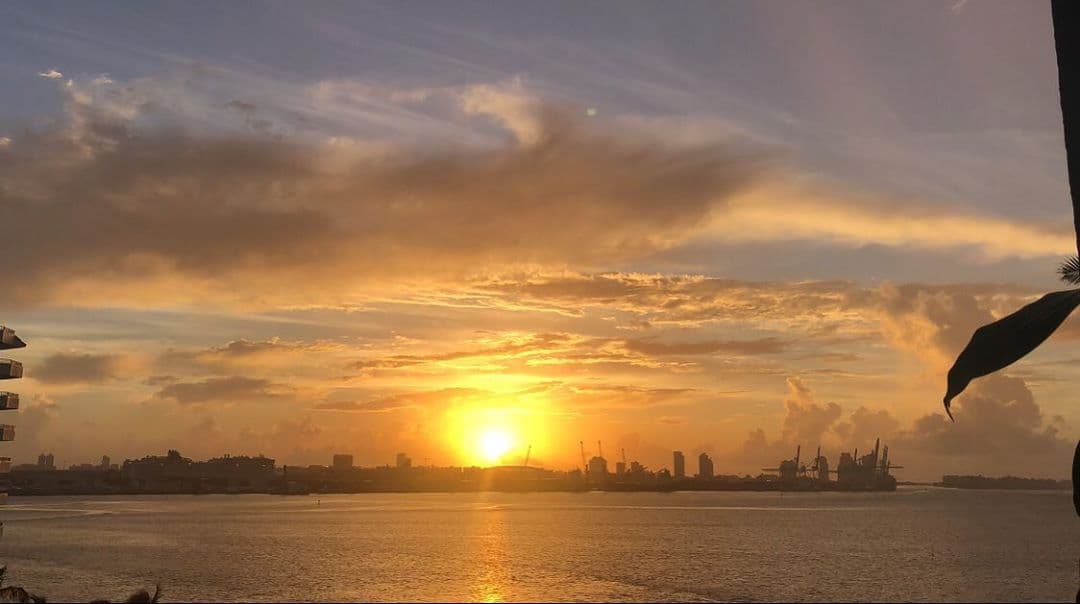 Nada mejor que la hermosa postal de un amanecer para arrancar. Esta es la maravillosa vista de nuestra Maity, quien siempre tiene mensajes de buena vibra para todos sus seguidores.