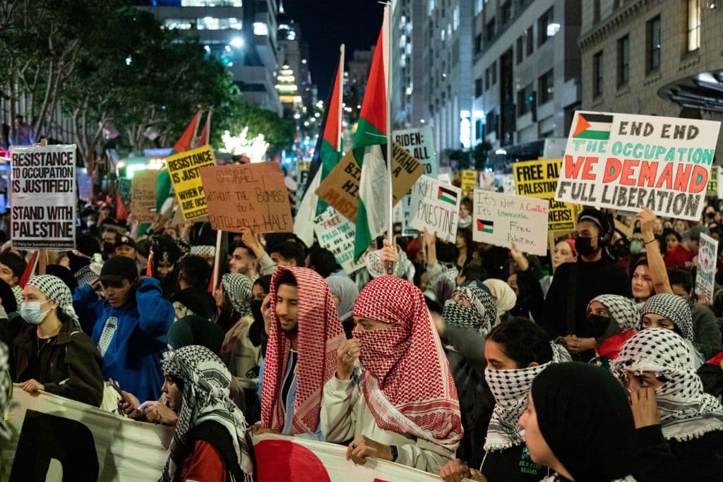 La cifra incluye a mujeres, menores y no distingue entre civiles y militantes.