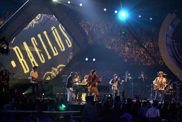 Bacilos ganó su 'Primer Millon' y se separó. Así nos sorprendieron en la 4a Entrega Anual de los Latin GRAMMY.