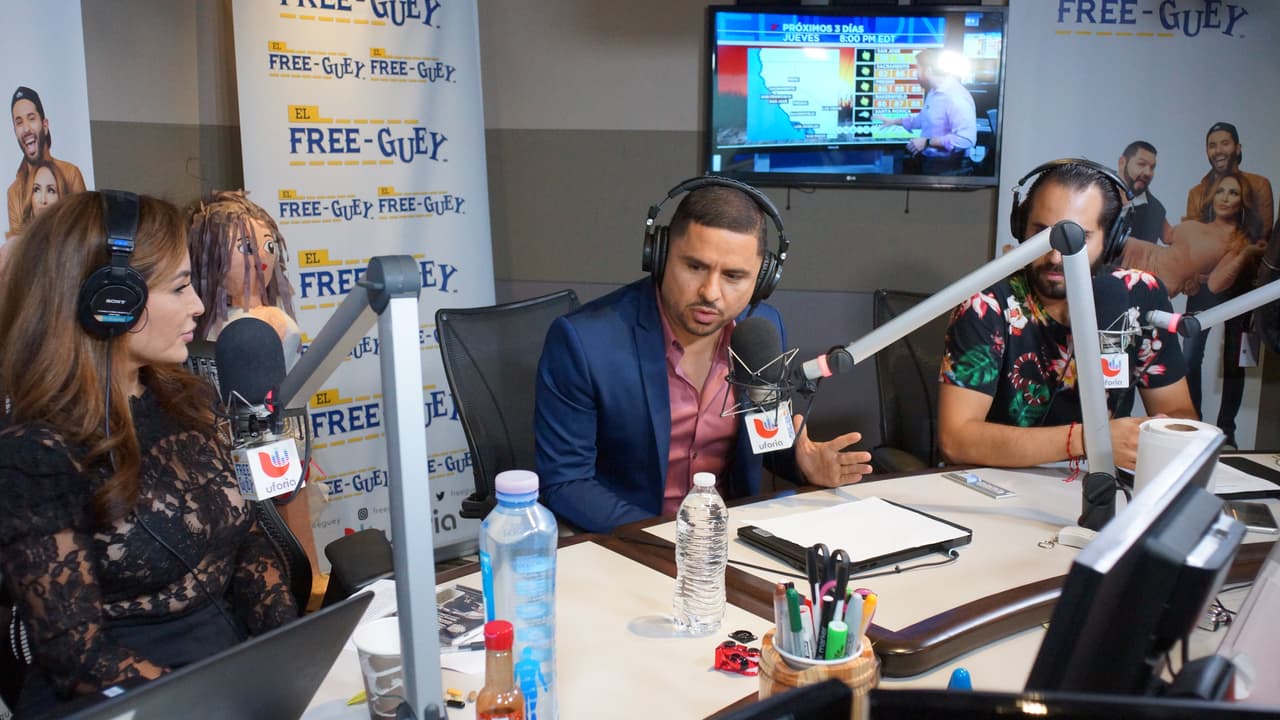 <b><a href="http://www.univision.com/temas/larry-hernandez">Larry Hernández</a></b> está de manteles largos con su nuevo disco 'Lo Blanco y Lo Negro de Mi Vida' y confesó que algunas de las canciones las escribió en la carcel.