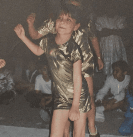 A través de sus redes sociales, Ana Patricia compartió unas fotos donde recuerda su infancia y lo mucho que desde entonces le gustaba bailar.