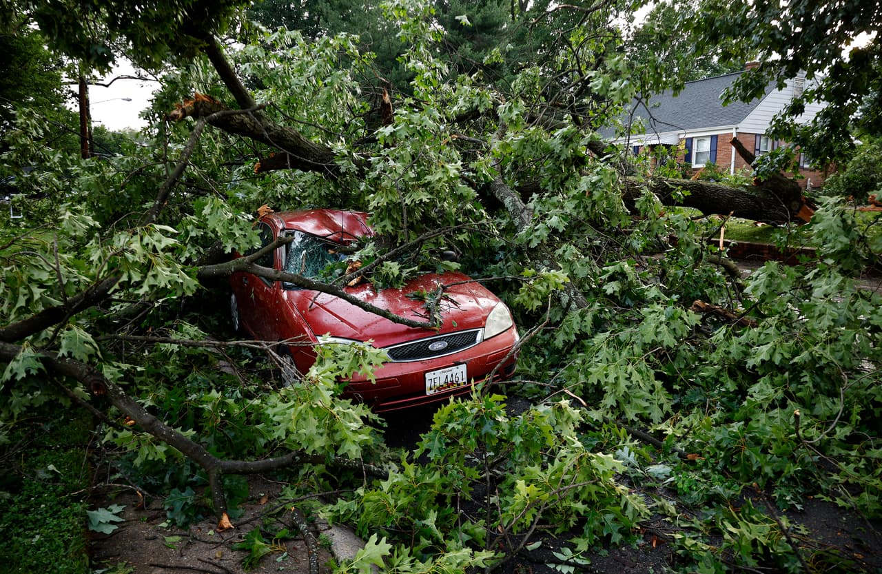 Las autoridades piden a la población no tomarse a la ligera los avisos por tornados, y ubicar un sitio seguro en casa o en la oficina.