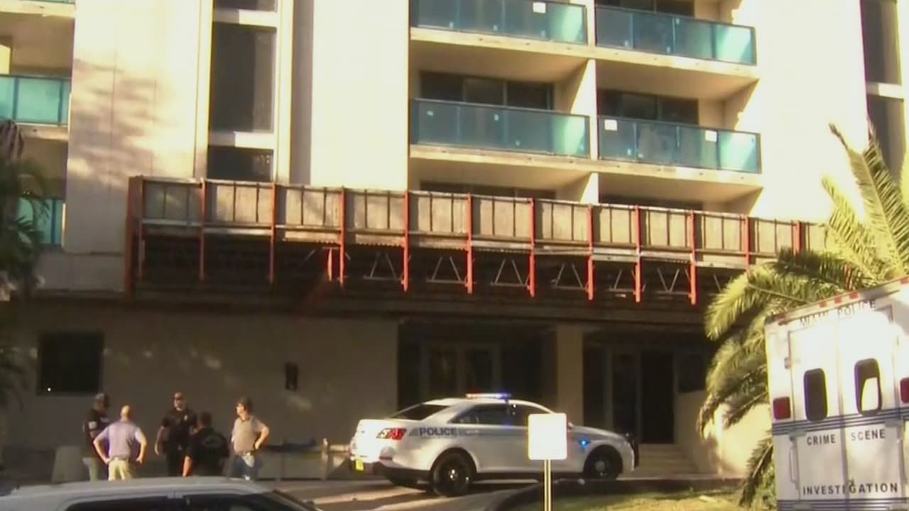 Roban y balean a un guardia de seguridad en un hotel de Coconut Grove