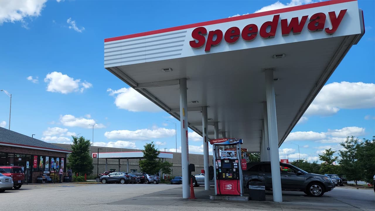 En tanto, Speedy Café Speedway, la tienda que vendió el boleto ganador ubicada en el 885 East Touhy Ave., en Des Plaines, también recibirá un premio de medio millón de dólares.