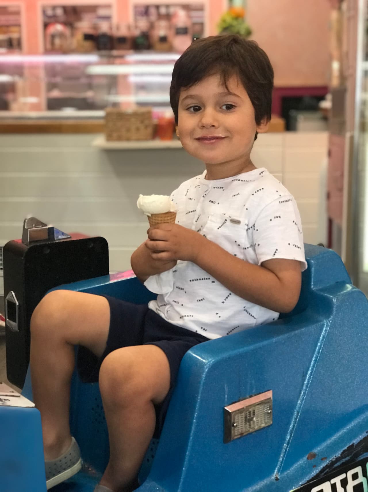 "Felices 4 añitos de vida mi corazón Brucie. Amo ser tu mamá. Que Diosito me permita siempre guiarte por el mejor camino. Tú creces en edad y yo crezco a tu lado en aprendizaje", escribió la conductora en sus redes sociales.