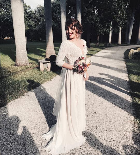 "El cadáver de la novia...", escribió en la red social la actriz junto a la imagen. Aunque algunos de sus fans pensaron que la actriz había llegado al altar en la vida real, la verdad es que la estrella juvenil recordó una de las telenovelas que protagonizó en Estados Unidos, 'La Doña'. Esta fue la segunda vez que se casó en una historia para la televisión.