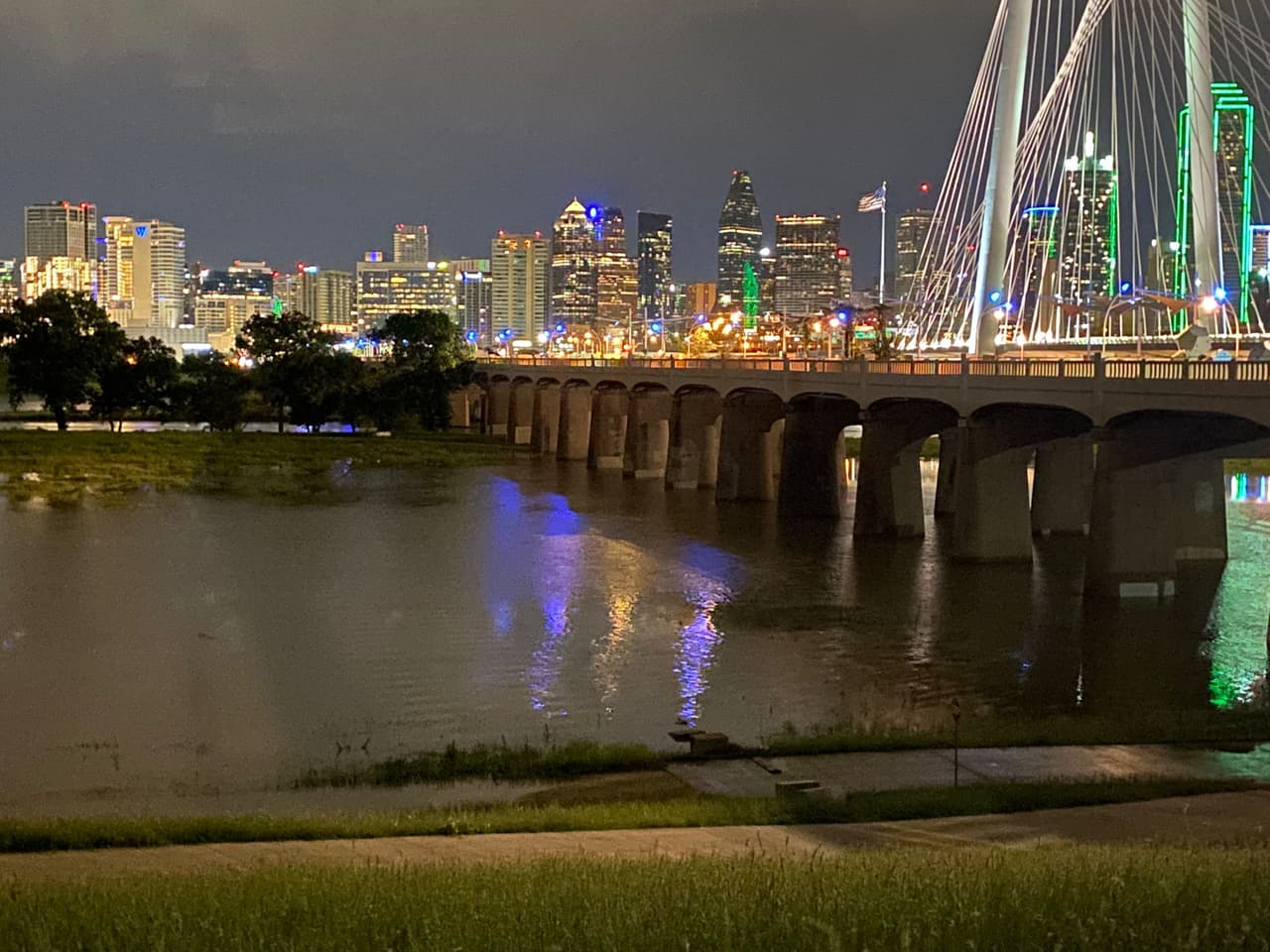 El peligro por inundaciones repentinas se mantiene para todo el norte de Texas.
<br>