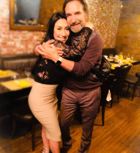 Con esta imagen Marco Antonio Solís felicitó a Beatriz Adriana Solís, la mayor de sus tres hijas producto de su relación con la también cantante Beatriz Adriana.