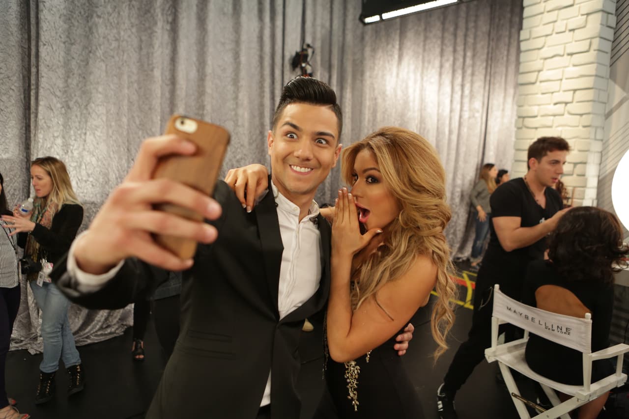 Cada vez más cerca de la gran final comienzan a aflorar los sentimientos más ocultos de las bellas. Disfruta aquí las mejores fotos detrás de cámara.