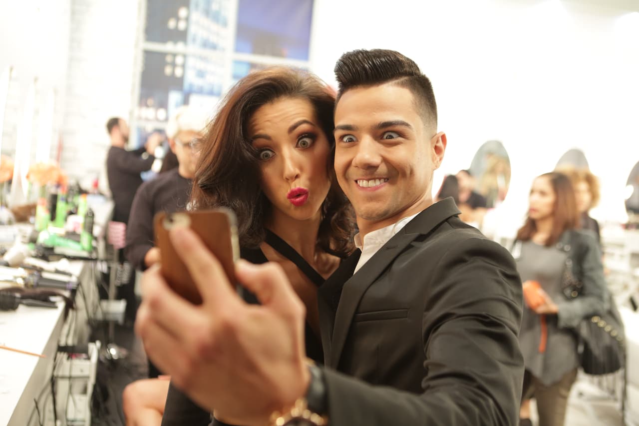 Cada vez más cerca de la gran final comienzan a aflorar los sentimientos más ocultos de las bellas. Disfruta aquí las mejores fotos detrás de cámara.