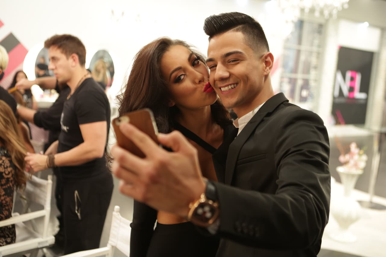 Cada vez más cerca de la gran final comienzan a aflorar los sentimientos más ocultos de las bellas. Disfruta aquí las mejores fotos detrás de cámara.