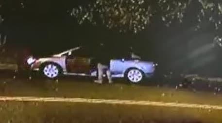 Mientras tanto, la policía sigue buscando al responsable de estos lamentables hechos, y el vehículo que conducía cuando se produjeron.