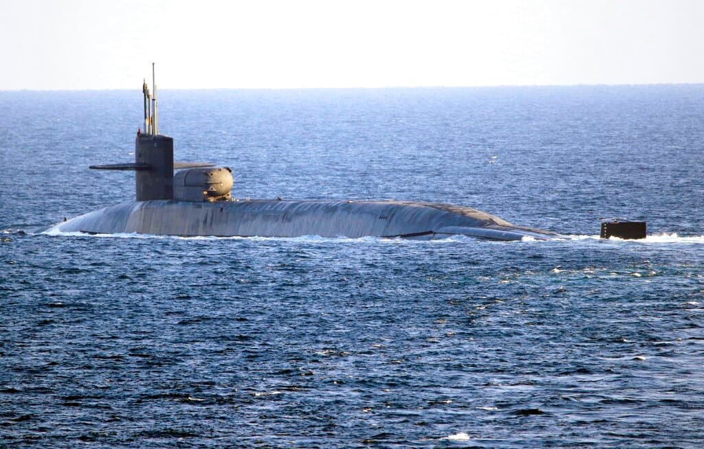 EEUU envía un submarino al Medio Oriente y ordena a un portaaviones que acelere su tránsito hasta allí, ante temores de un ataque de Irán