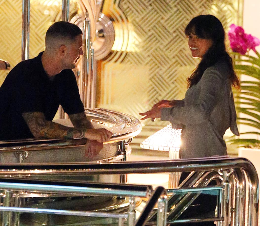 La actriz también ha presumido de un cuerpazo arriba de un lujoso yate.