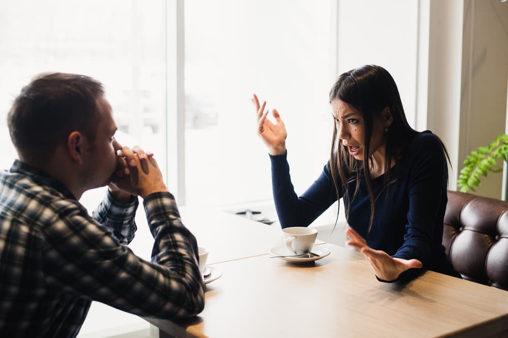 <b>Aspectos negativos que pueden perjudicarte:</b> Con Mercurio en Virgo se acentúa la tendencia a querer arreglarle la vida a los demás o querer controlar su tiempo tratando de imponer tu punto de vista. Aunque tengas razón en algo, te conviene ser muy discreto pues tus palabras podrían ser mal interpretadas y buscarte enemistades sin proponértelo.