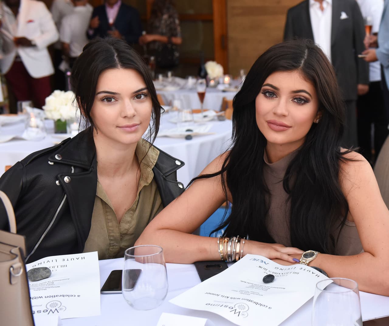 Las dos menores son Kendall y Kylie, hijas que Kris tuvo en su segundo matrimonio con Caitlyn Jenner.