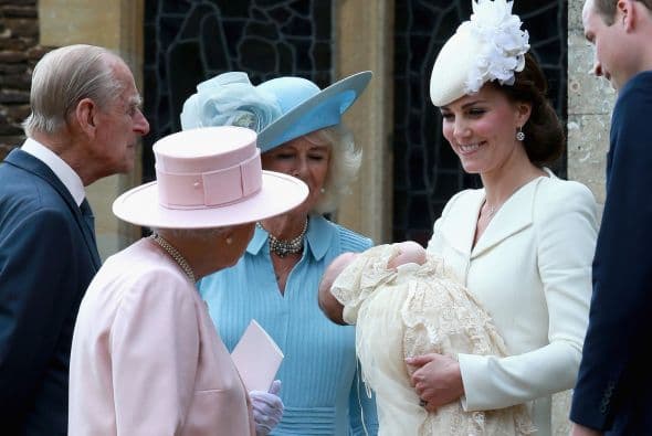 Kate y William, los duques de Cambridge, con sus hijos, visitan a la reina Isabel y al príncipe Felipe.