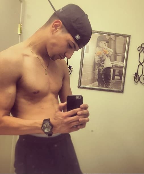 Además le fascina tomarse selfie para deleitar la pupila de todas sus seguidoras, que seguro celebraron una vez más sus nominaciones a Premios Juventud.