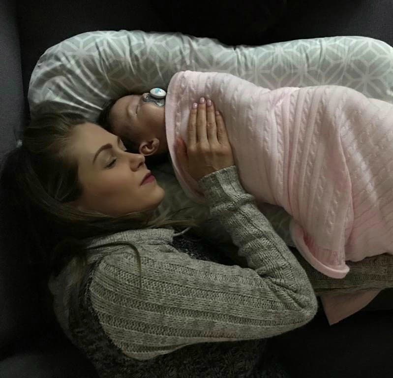 Detalló que cuando cumplió un mes de nacida "comenzó con diarrea, de pronto temperatura, vómito y entonces cuando vimos, obviamente de la mano del doctor, ya llevamos como 17 o 18 días en los que la bebé no se recuperaba".