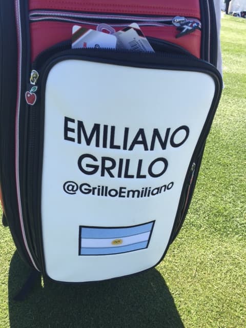 Miles de fanáticos disfrutan de los mejores jugadores de golf, y de mucho entretenimiento en el Phoenix Open.