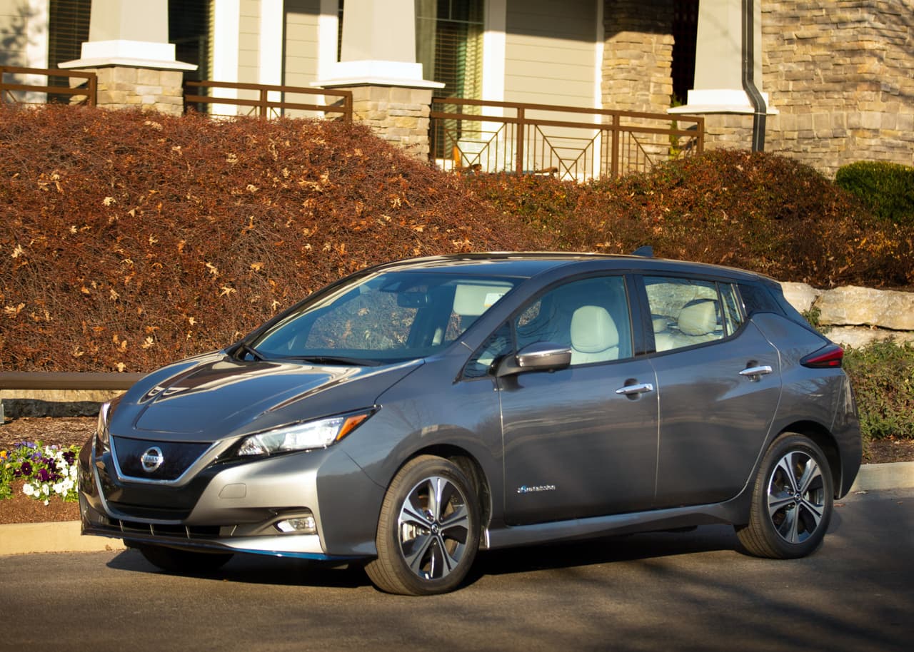 <h3 class="cms-H3-H3"><b>12. Nissan LEAF 2022</b></h3>
<br>
<ul>
 <li>Precio promedio: $33,255</li>
 <li>Descuento promedio en dólares: $3,518</li>
 <li>Descuento promedio en porcentaje: 11%</li>
</ul>