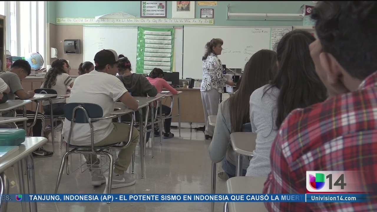 Cientos de estudiantes regresaron a clases en Oakland