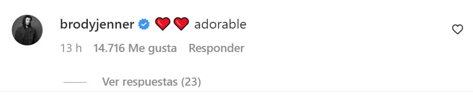 El hermano de Kylie, Brody Jenner, le dijo en Instagram que 
<b>era "adorable"</b>.
<br>