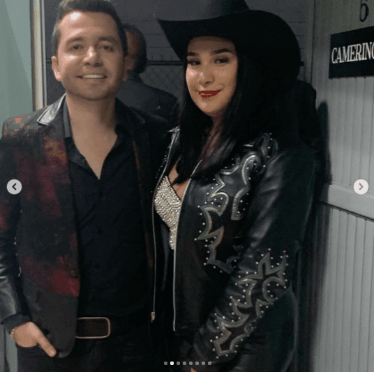 Valentina debutó oficialmente como cantante a finales de noviembre pasado y lo hizo junto a la banda La Adictiva y El Potro de Sinaloa, en Culiacán, Sinaloa.
