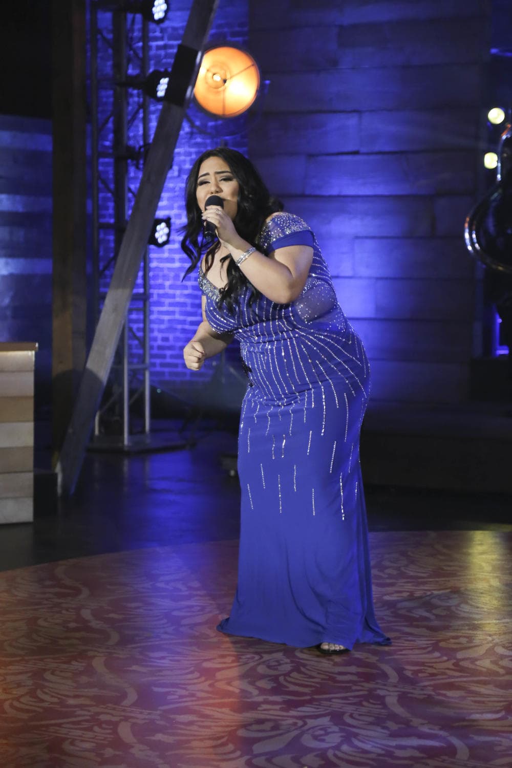 <b>Semana 5:</b> Se llevó a cabo la última fase de la competencia en Los Ángeles, y 
<b><a href="http://www.univision.com/shows/la-reina-de-la-cancion/sandra-padilla-nos-dice-soy-de-rancho-video">la interpretación de Sandra</a></b> del tema 'Soy de rancho' le valió su pase a los shows en vivo en Miami.