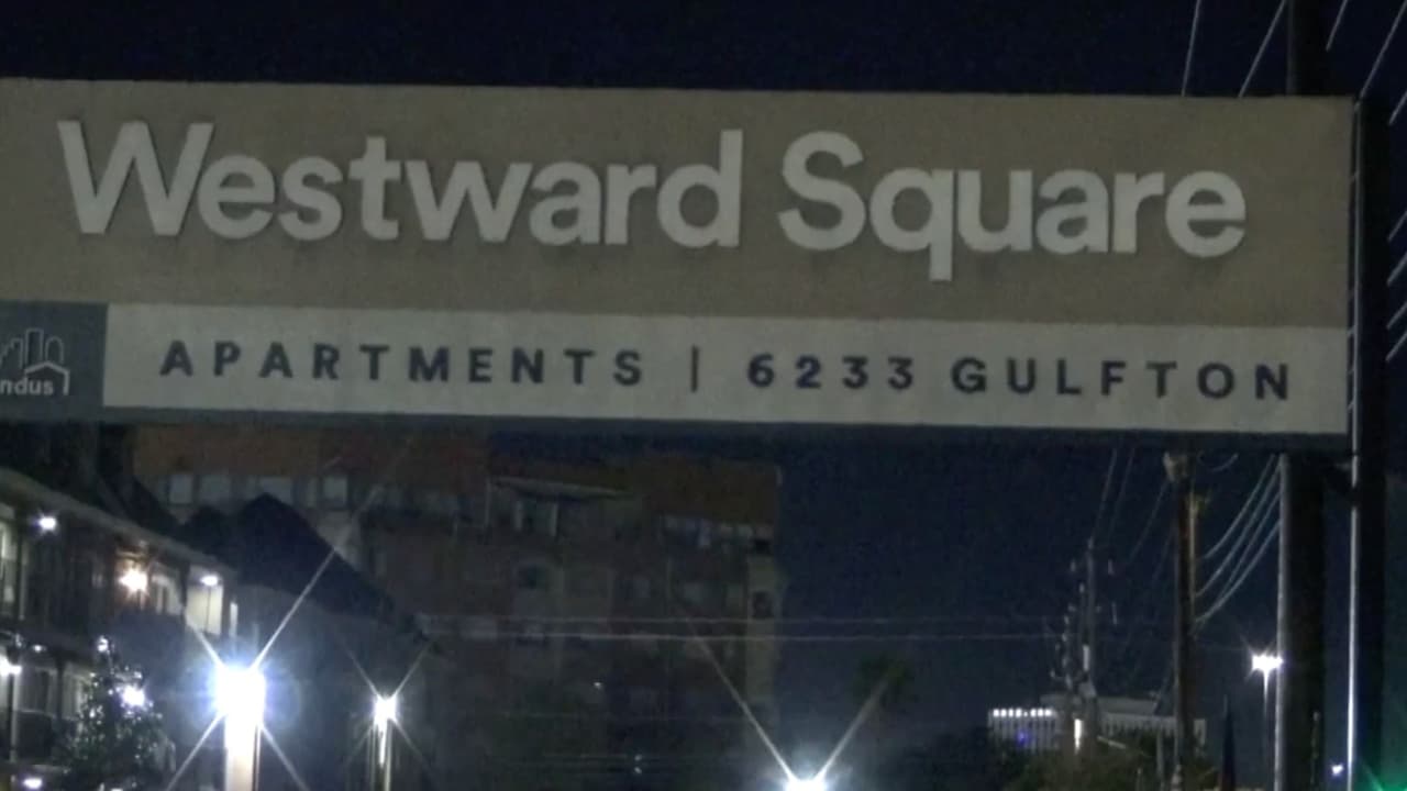 Un hombre recibe un balazo mientras intentaba defender a su hijo de dos adolescentes en Houston