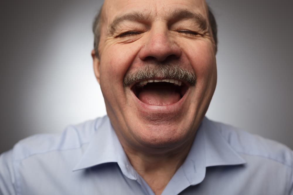 <b>VIRGO</b>
<br>Cuentan con un sentido del humor muy peculiar, sagaz, hasta sarcástico y su sonrisa puede ser de la misma forma, sobre todo si es algo que los está emocionando, o incluso molestando. Su risa puede ser interpretada de bastantes maneras, dependiendo de la circunstancia y el momento.