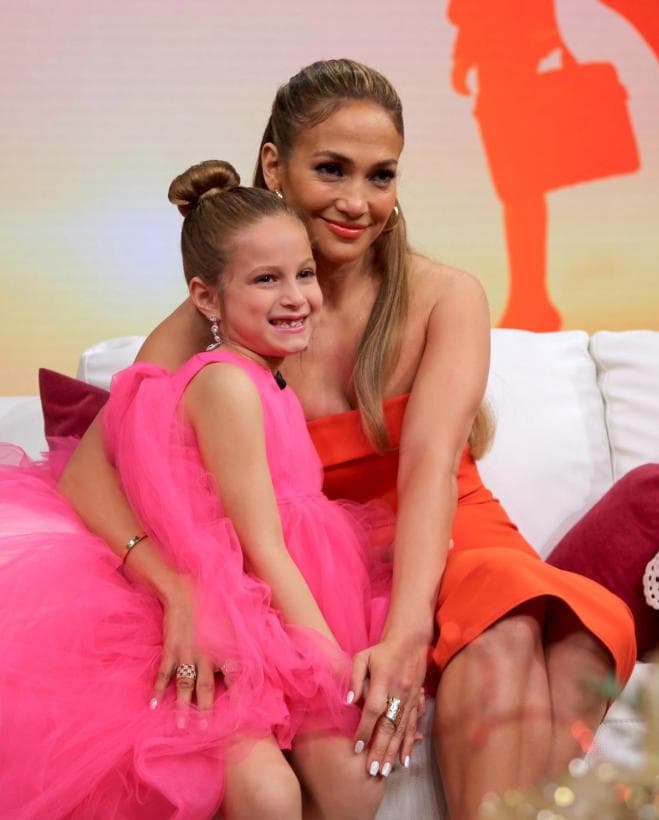 En la anterior visita la pequeña no perdió la oportunidad de cuestionar a su ídolo JLo, le preguntó qué era lo que más les daba miedo. En esta emisión la cuestionó acerca de lo que más desea en la vida.