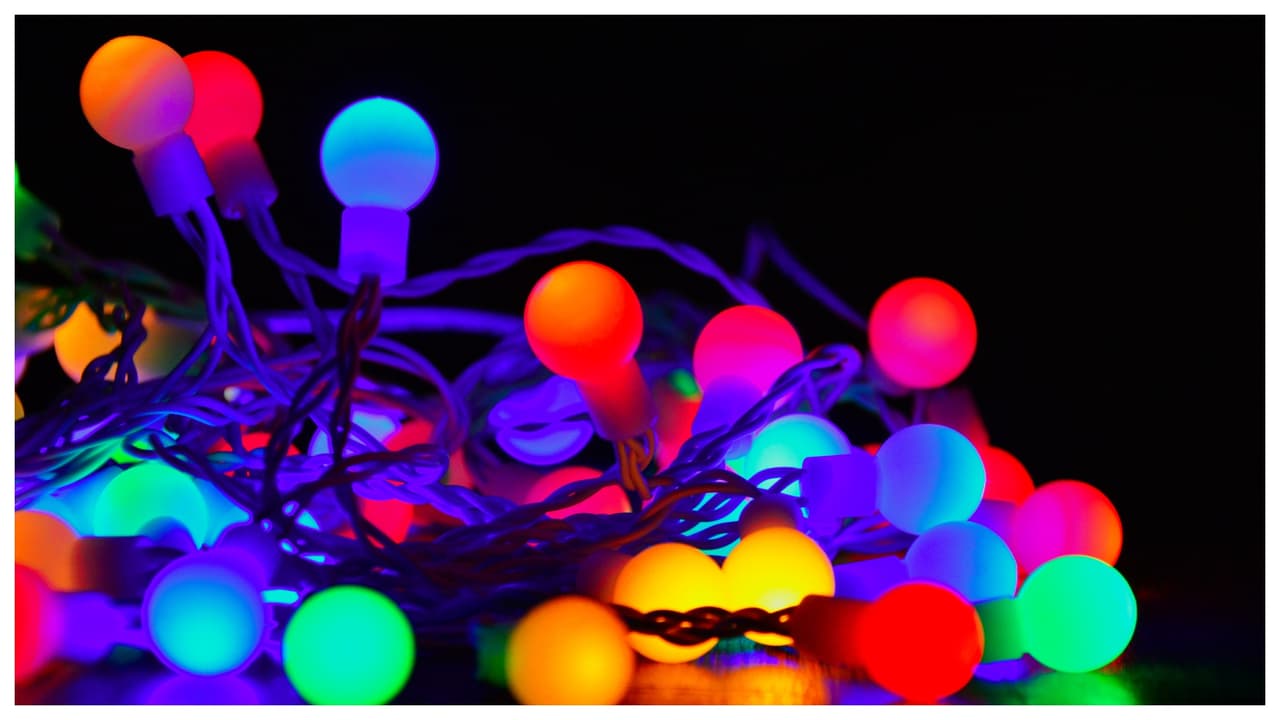 Entre 2016 y 2020, un promedio de 
<b>790 incendios en los hogares,</b> comenzaron con decoraciones navideñas (fuera del árbol de Navidad) y que, en diciembre, más del 45 % de los incendios en la decoración del hogar se inician con velas.