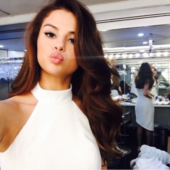 Hace algunos meses, una amiga cercana a Selena dijo que 
<b><a href="https://www.univision.com/famosos/amigos-de-selena-gomez-cuentan-como-se-sintio-cuando-justin-bieber-la-menciono-en-instagram-fotos">no deseaba saber nada</a></b> del canadiense y había tratado de evitar las noticias relacionadas alrededor de Justin y Hailey.