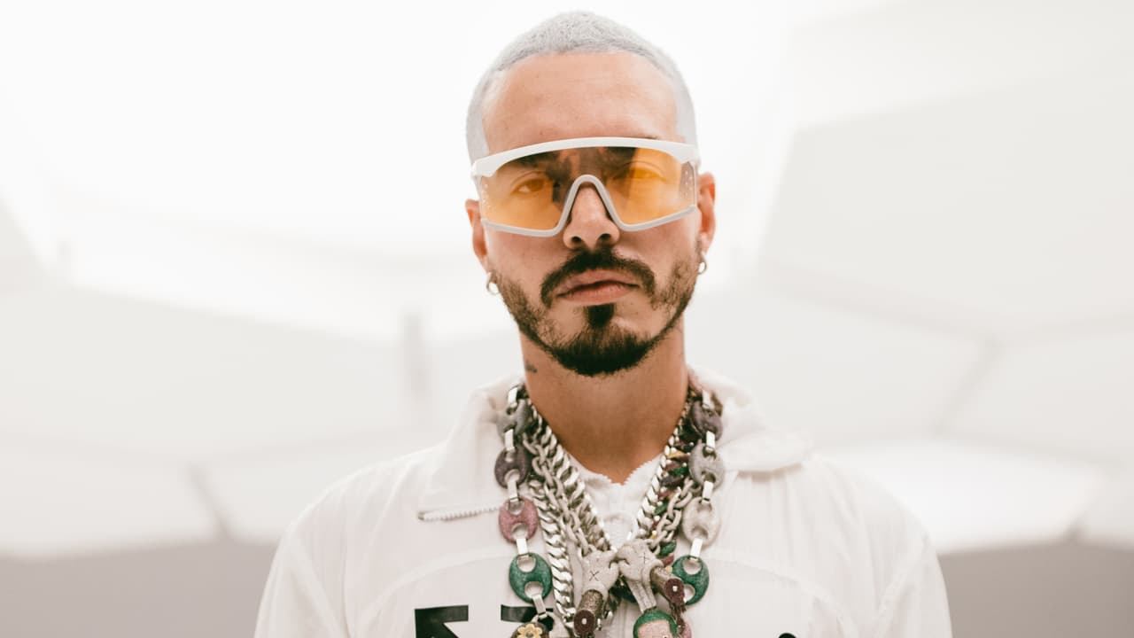 <b>J Balvin </b>
<br>Nominaciones: 14
<br>Artista Premio Lo Nuestro Del Año (Premio Lo Nuestro Artist Of The Year)
<br>Álbum Del Año (Album Of The Year)
<br>Canción Del Año (Song Of The Year)
<br>Remix Del Año (Remix Of The Year)
<br>Remix Del Año (Remix Of The Year)
<br>Colaboración "Crossover" Del Año ("Crossover" Collaboration Of The Year)
<br>Colaboración "Crossover" Del Año ("Crossover" Collaboration Of The Year)
<br>Artista Masculino Del Año - Urbano (Urban - Male Artist Of The Year)
<br>Canción Del Año - Urbano (Urban - Song Of The Year)
<br>Canción Del Año - Urbano (Urban - Song Of The Year)
<br>Colaboración Del Año - Urbano (Urban - Collaboration Of The Year)
<br>Colaboración Del Año - Urbano (Urban - Collaboration Of The Year)
<br>Álbum Del Año - Urbano (Urban - Album Of The Year)
<br>Canción Del Año - Urbano/Trap (Urban/Trap - Song Of The Year)