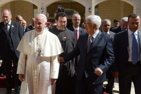 Ambos se dirigen a la ceremonia de bienvenida.