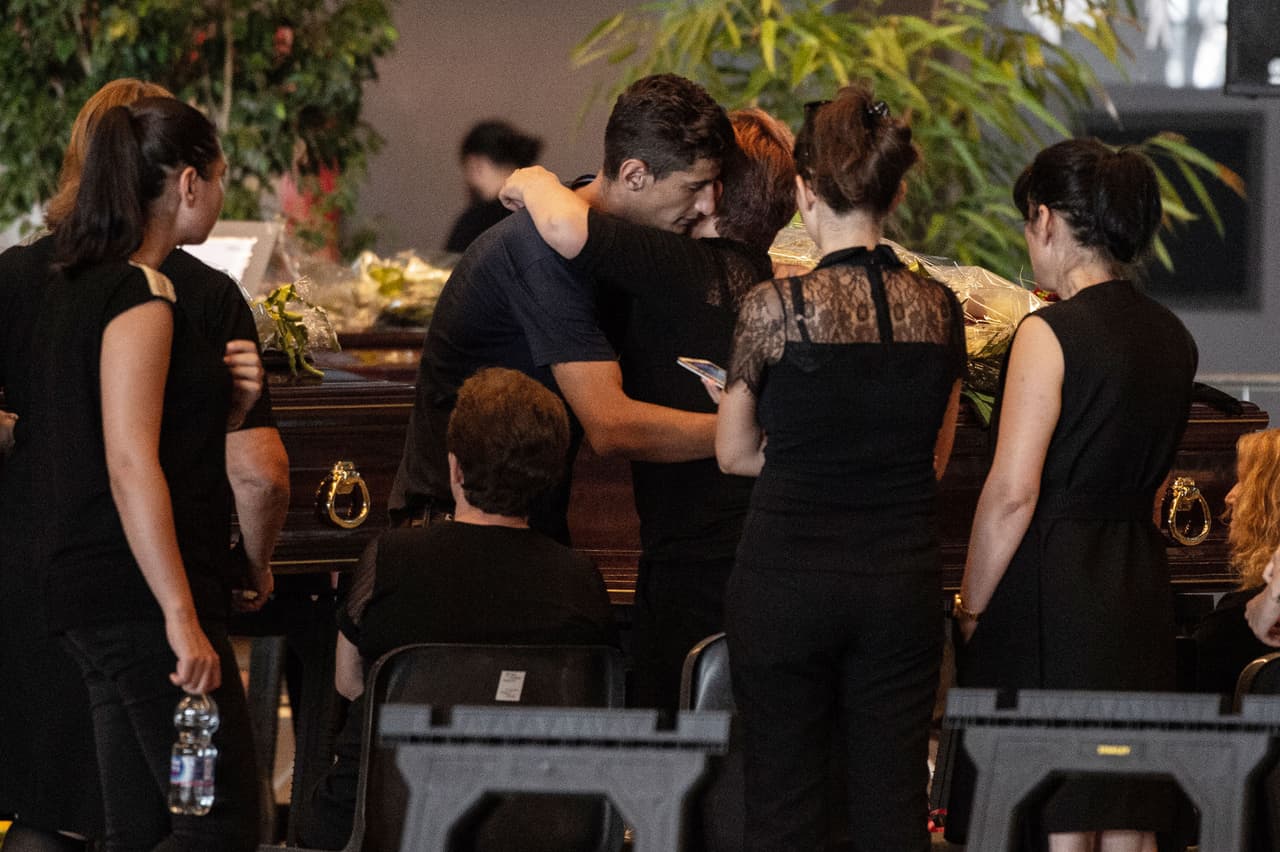 El arzobispo de Génova, el cardenal Angelo Bagnasco afirmó que hay "una grieta en el corazón de Génova" y que "cualquier palabra, aunque sincera, es poco frente a la tragedia". Habló de la necesidad de una "debida justicia".