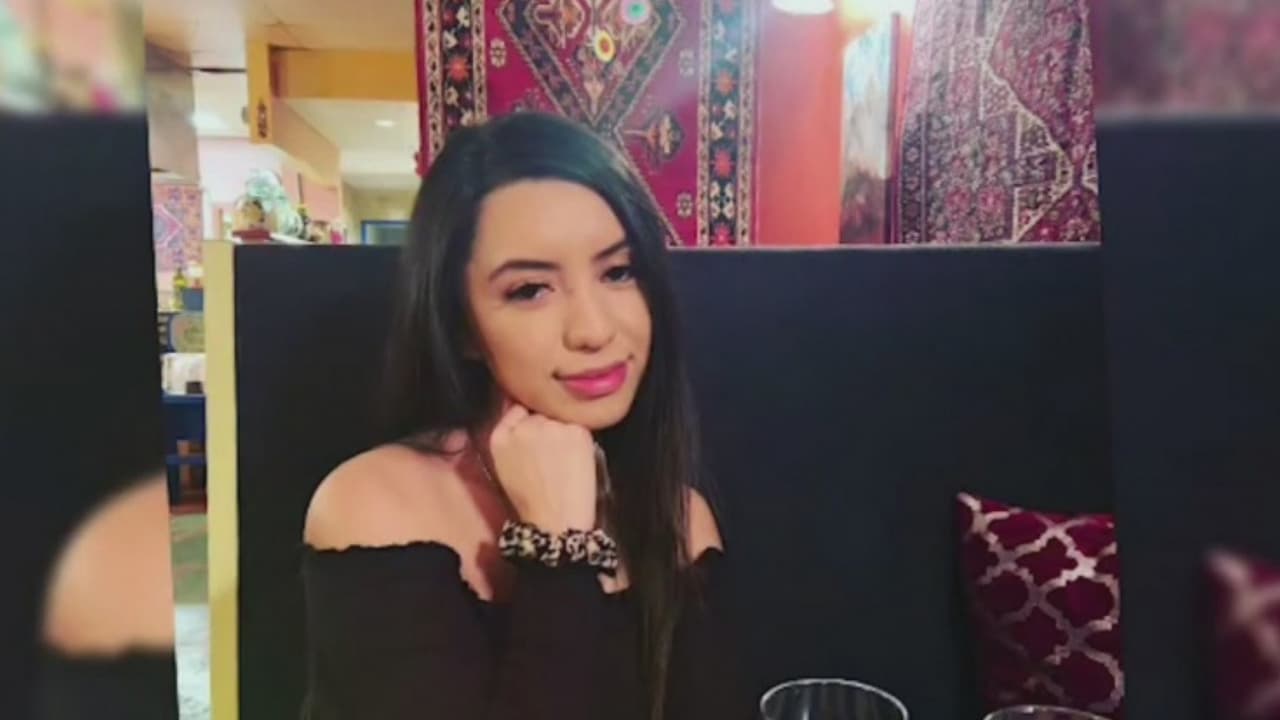 Las autoridades de Dallas aún no tienen pistas sobre el paradero de la joven, de 23 años, quien presuntamente desapareció en la madrugada del pasado 5 de octubre en la zona de Deep Ellum. La mujer habría sido vista por última vez junto a un individuo identificado como Charles Beltrán, quien es ahora considerado como una persona de interés en el caso.