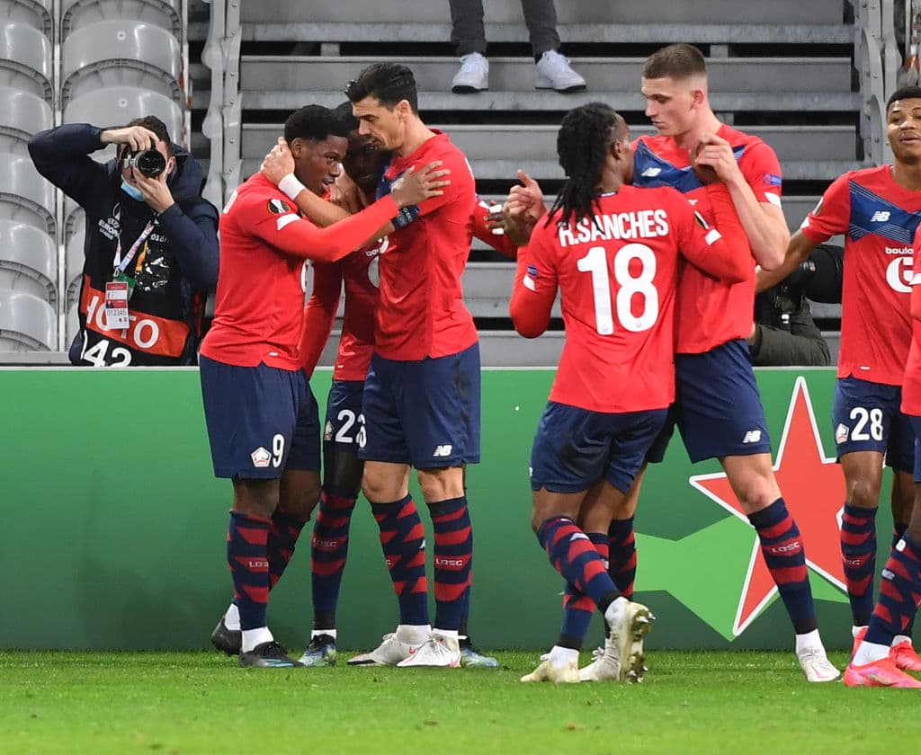 Timothy Weah (72’) adelantaba al conjunto francés; en la recta final del juego, Dusan Tadic (87’) marcó desde los once pasos para conseguir el empate y Brobbey (89’) dio la vuelta al marcador. El mexicano participó todo el encuentro. La vuelta se jugará el próximo 25 de febrero.