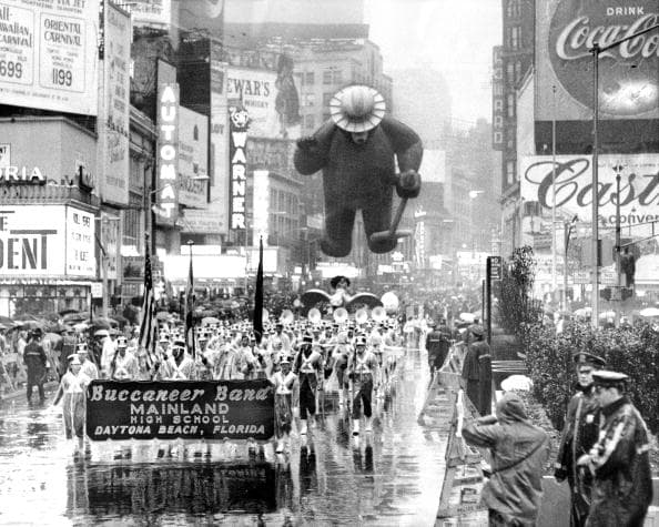 Aunque la celebración del día de Acción de Gracias se realiza en todo Estados Unidos, la fiesta toma un toque especial en la Gran Manzana gracias al espectacular desfile realizado por la cadena de almacenes Macy’s.
<br>