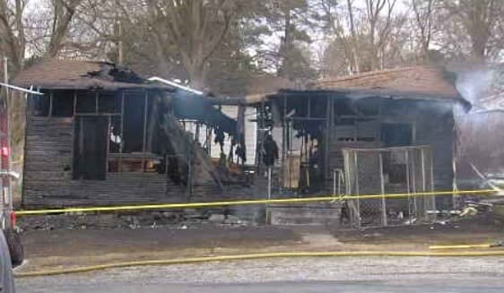 Incendio cobra la vida de 2 pequeños y un adulto que quedaron atrapados 