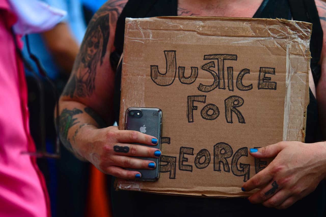 Un año después: Filadelfia se iluminará de dorado para conmemorar el legado de George Floyd