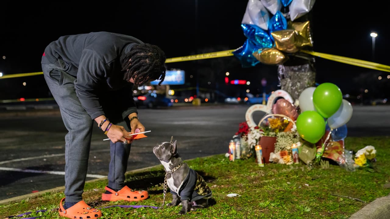 Hubo otros seis heridos producto del tiroteo, que se desató en la sala de descanso de la tienda.