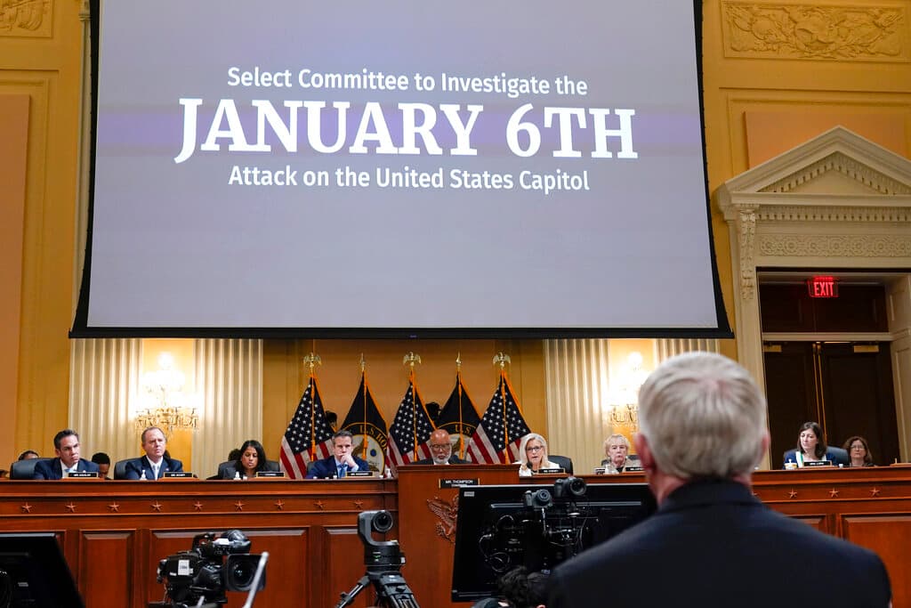 Exfuncionarios de Trump describen lo cerca que estuvo EEUU de una crisis constitucional: claves de la quinta audiencia