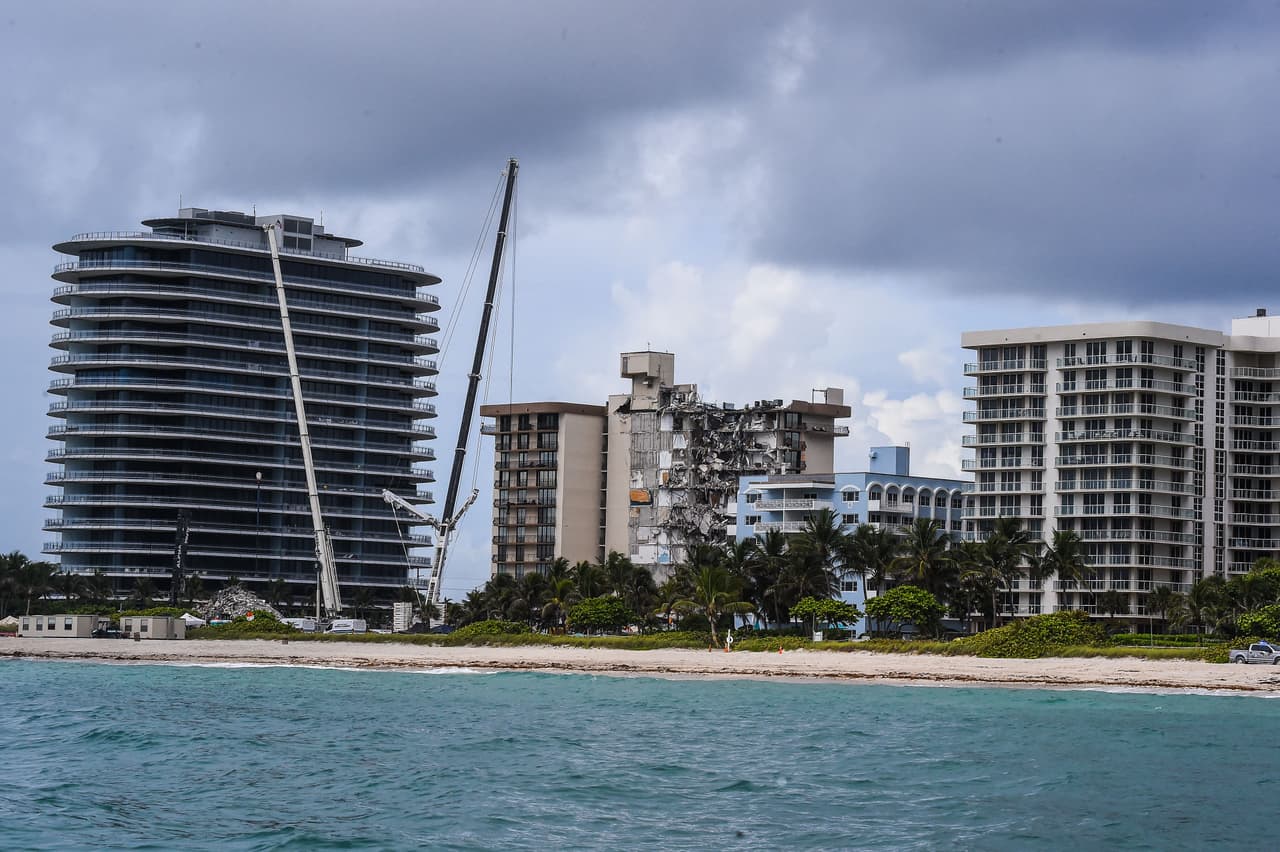 Equipo de emergencia de Florida en Surfside podría ser relevado si viene una tormenta tropical